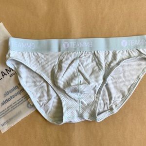 Teamm8 briefs size large